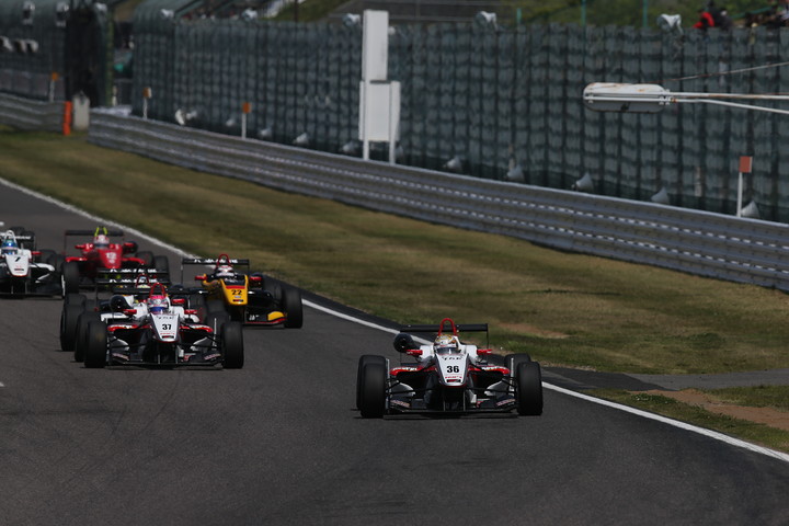 17周の決勝レースがスタートした