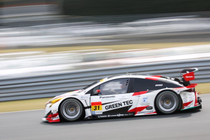 公式練習: 嵯峨宏紀／中山雄一組（GT300クラス・TOYOTA PRIUS apr GT）