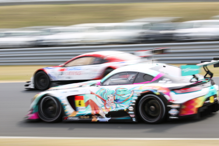 公式練習: 谷口信輝／片岡龍也組（GT300クラス・グッドスマイル初音ミクAMG）