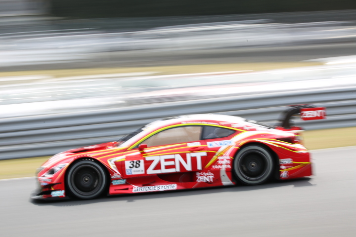 公式練習: 立川祐路／石浦宏明組（GT500クラス・ZENT CERUMO RC F）