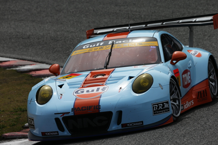 公式練習: 吉田広樹（GULF NAC PORSCHE 911）