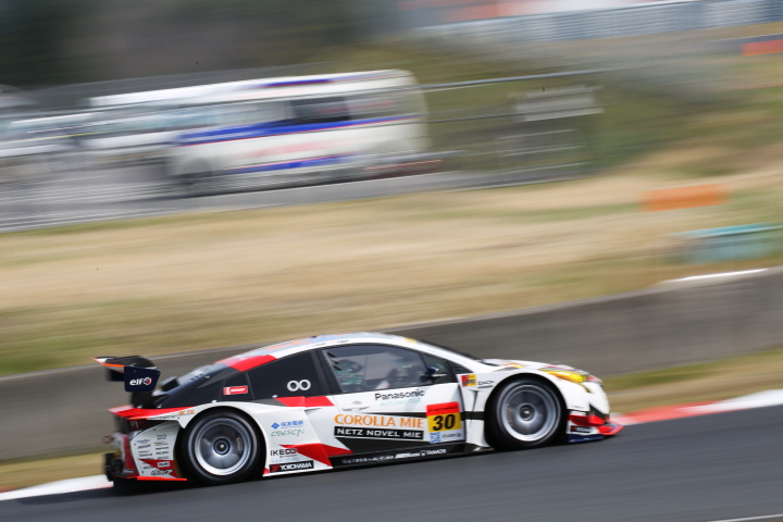 公式練習: 永井宏明／佐々木孝太組（GT300クラス・TOYOTA PRIUS apr GT）