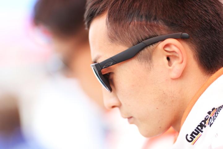 ピットウォーク: 野尻智紀（AUTOBACS RACING TEAM AGURI）