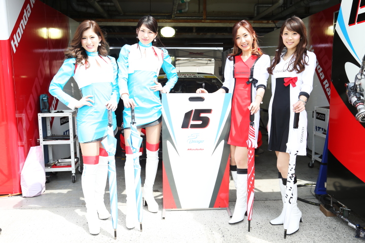 ピットウォーク: レースクイーン