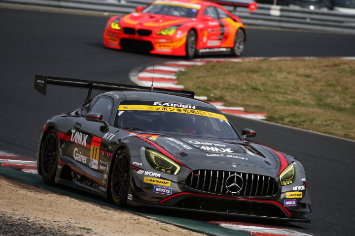 ノックアウト予選Q1: ビヨン・ビルドハイム（GAINER TANAX AMG GT3）