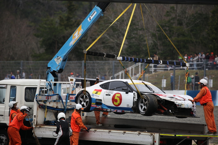 フリー走行: クラッシュしたGT300クラス・マッハ車検MC86