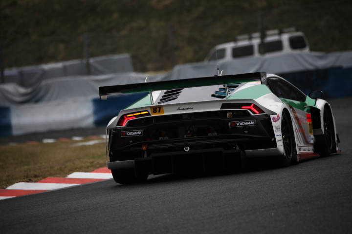 フリー走行: 細川慎弥／佐藤公哉組（GT300クラス・triple aランボルギーニ GT3）