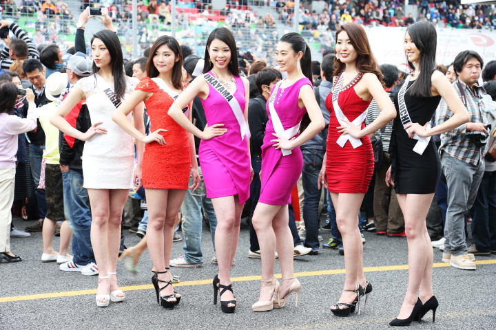 ピットウォーク: レースクイーン