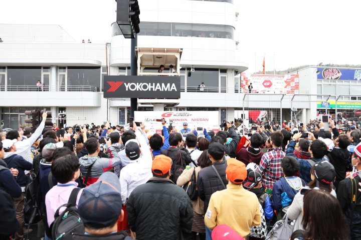 ピットウォーク: 脇阪寿一さん引退セレモニー