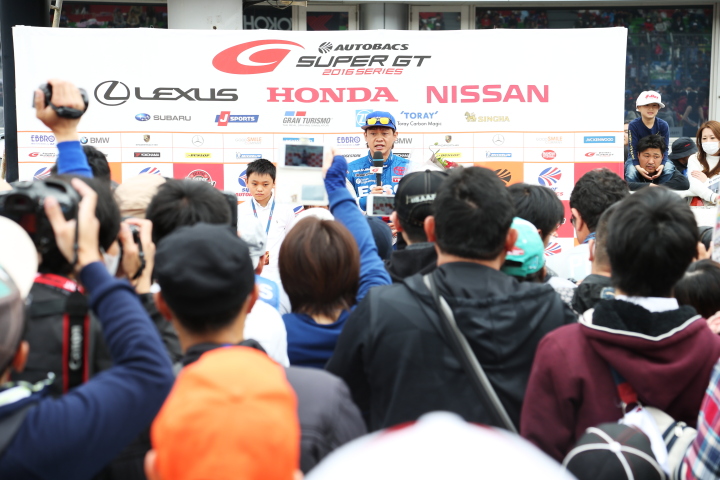 ピットウォーク: 脇阪寿一さん引退セレモニー