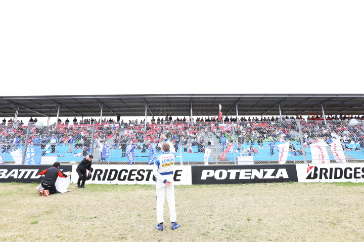 スタート進行: ベルトラン・バゲット（NAKAJIMA RACING）