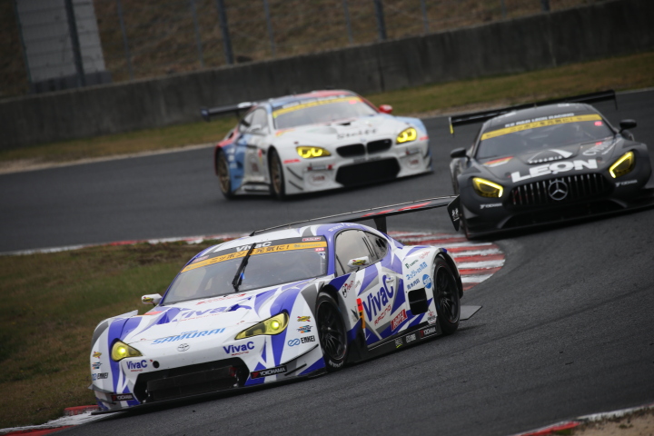 決勝レース: 土屋武士（VivaC 86 MC）