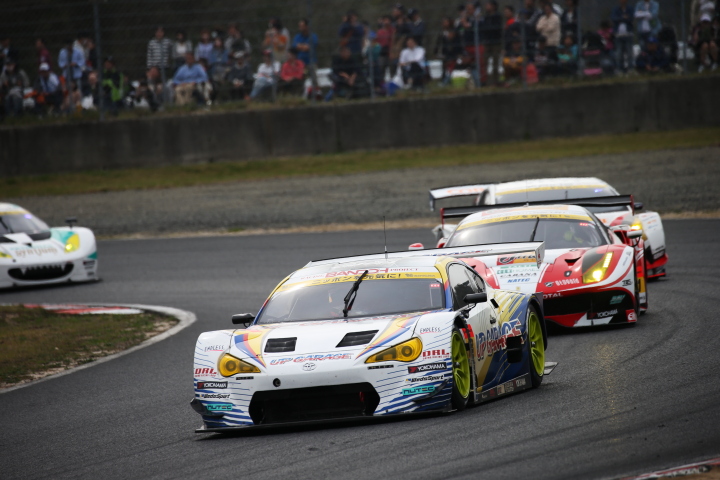 決勝レース: 中山友貴（UPGARAGE BANDOH 86）