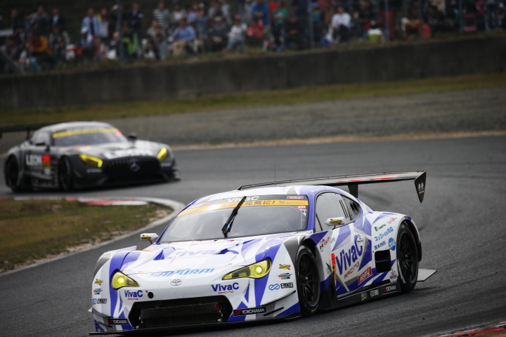 決勝レース: 土屋武士（VivaC 86 MC）