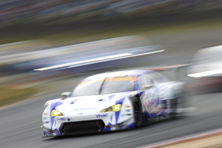 決勝レース: 土屋武士（VivaC 86 MC）