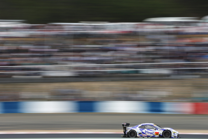 決勝レース: 土屋武士（VivaC team TSUCHIYA）