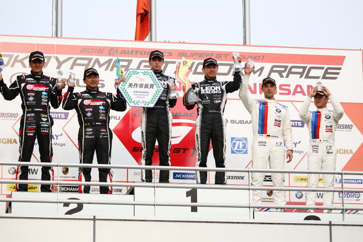 表彰式: GT300クラスの上位3チーム