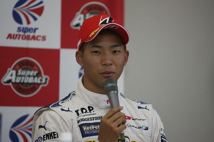 GT500クラスポールポジションの平川亮（LEXUS TEAM TOM'S）