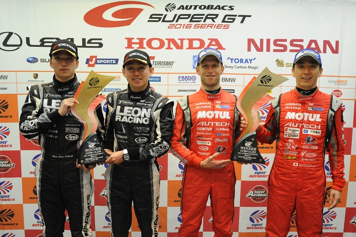 決勝フォトセッション: 両クラスのウィナー