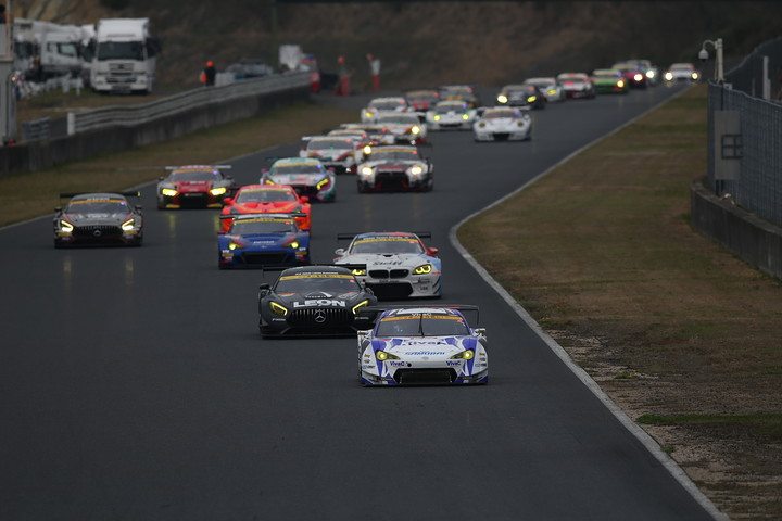 GT300クラスオープニングラップのバックストレッチ