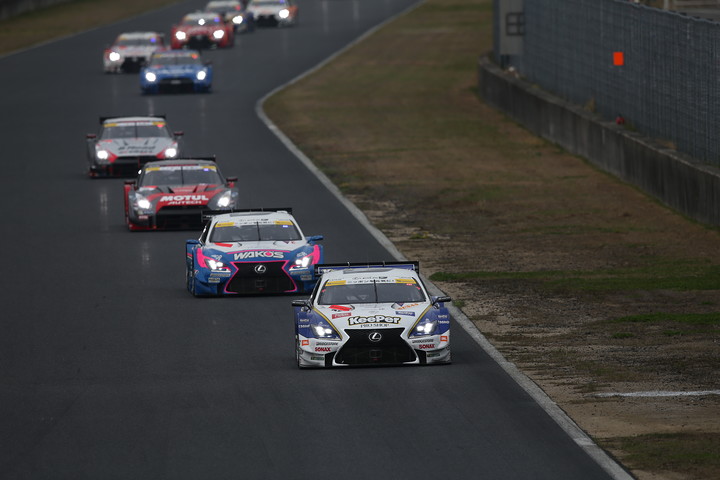 GT500クラスオープニングラップのバックストレッチ