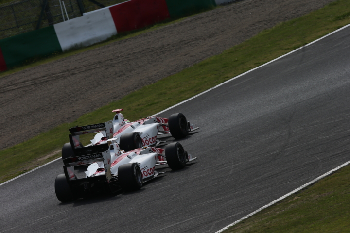 ノックアウト予選: 野尻智紀とストフェル・バンドーンのDOCOMO TEAM DANDELION編隊