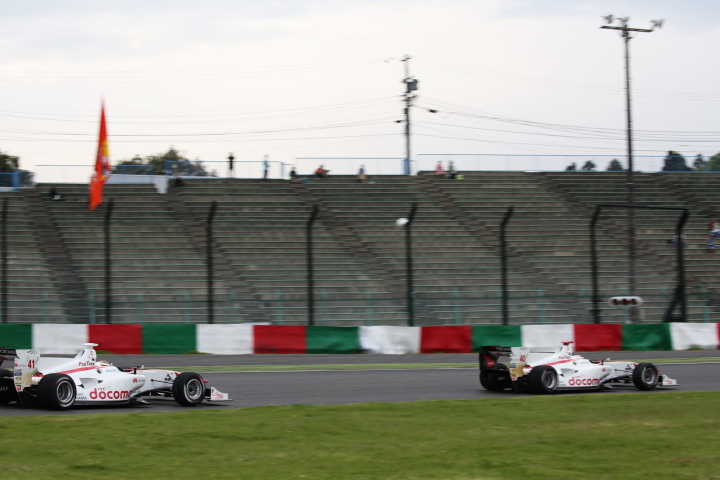 ノックアウト予選: 野尻智紀とストフェル・バンドーンのDOCOMO TEAM DANDELION編隊