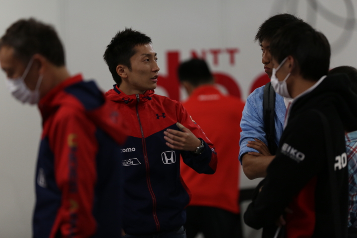 キッズピットウォーク: 野尻智紀（DOCOMO TEAM DANDELION RACING）