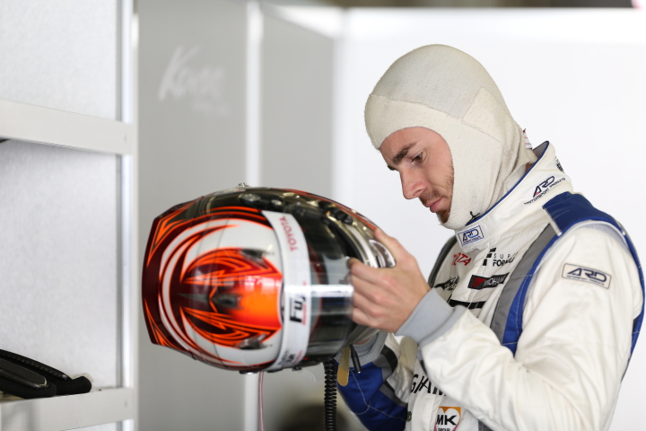 スタート進行: ジェームス・ロシター（KONDO RACING）