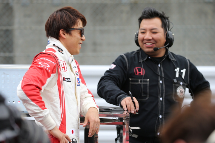 スタート進行: 伊沢拓也と大神槙也エンジニア（REAL RACING）