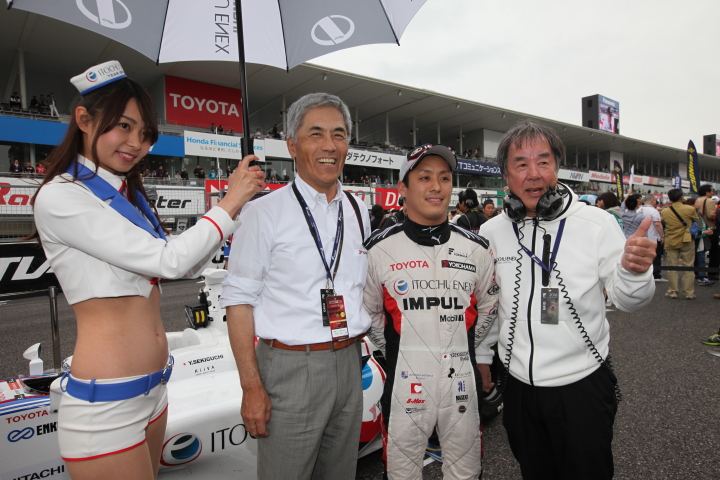 スタート進行: 関口雄飛と星野一義監督（ITOCHU ENEX TEAM IMPUL）