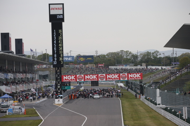 決勝レース: まもなくスタート