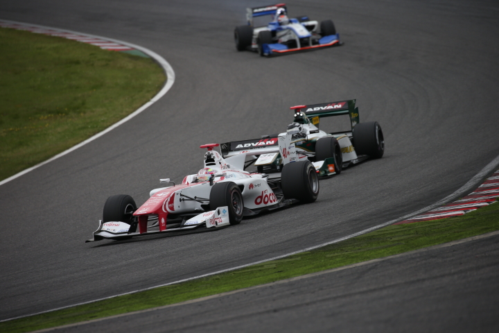 決勝レース: 野尻智紀（DOCOMO DANDELION M40Y SF14）