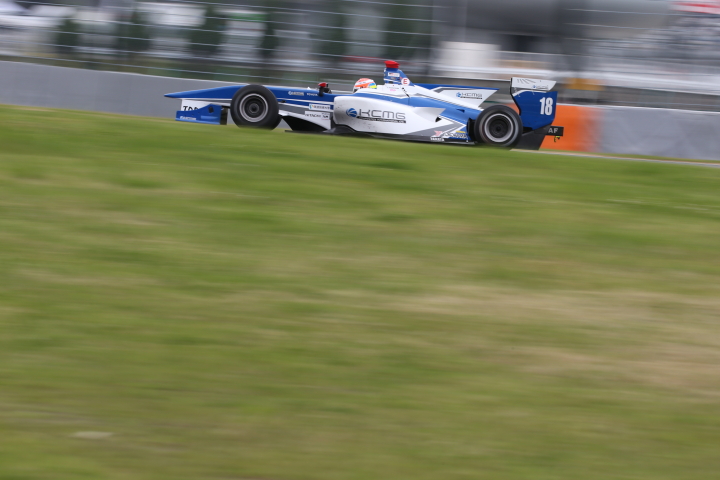 決勝レース: 中山雄一（KCMG Elyse SF14）