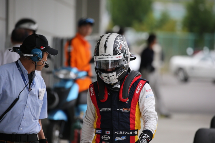 決勝レース: 優勝した山本尚貴（TEAM無限）