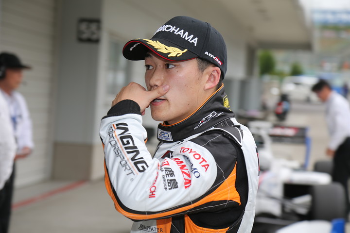 ノックアウト予選: 2位の国本雄資（P.MU/CERUMO · INGING）