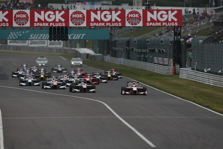 43周の決勝レースがスタートした