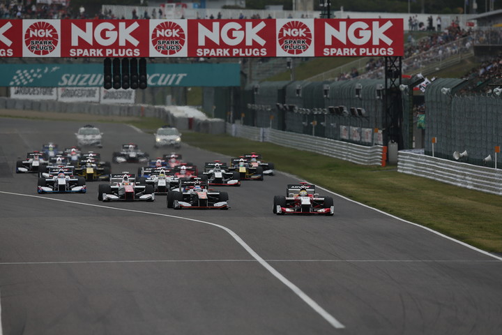 43周の決勝レースがスタートした