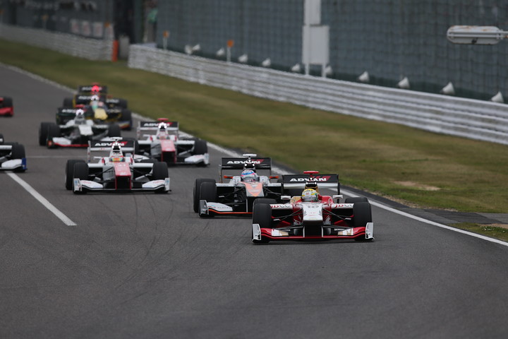 43周の決勝レースがスタートした