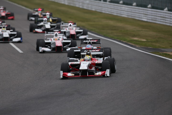 43周の決勝レースがスタートした