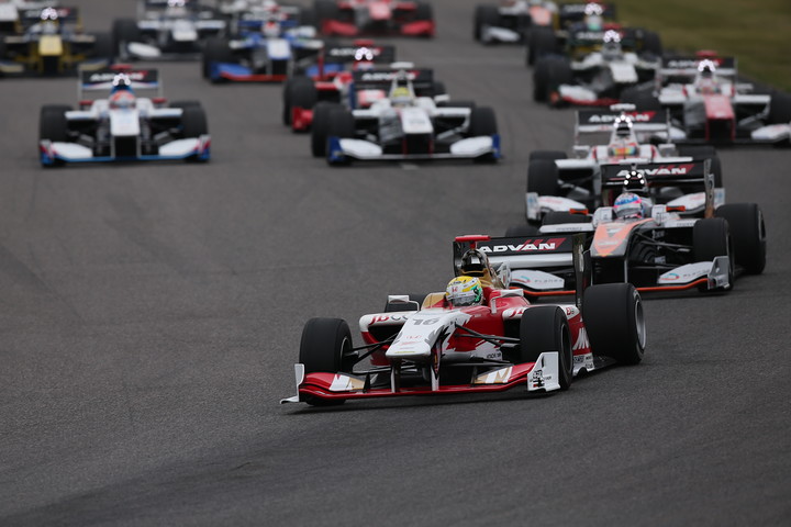 43周の決勝レースがスタートした