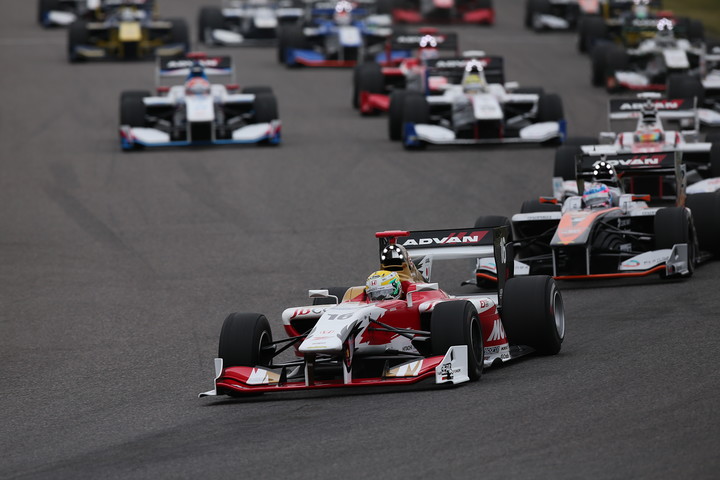 43周の決勝レースがスタートした