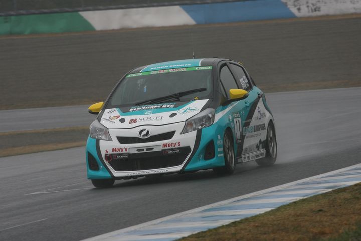 ウォームアップ2回目: ST-5クラスクラストップは松尾充晃／三木孝浩／大岩浩気組（隈元建設BSR WM☆Vitz）