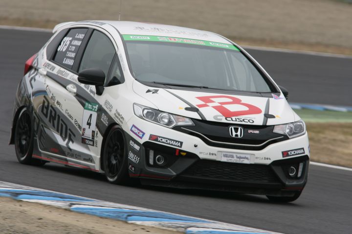 ST-5クラスポールポジションは芝谷純三／相原誠司郎／伊藤俊哉／河野利尚組（THE BRIDE FIT）