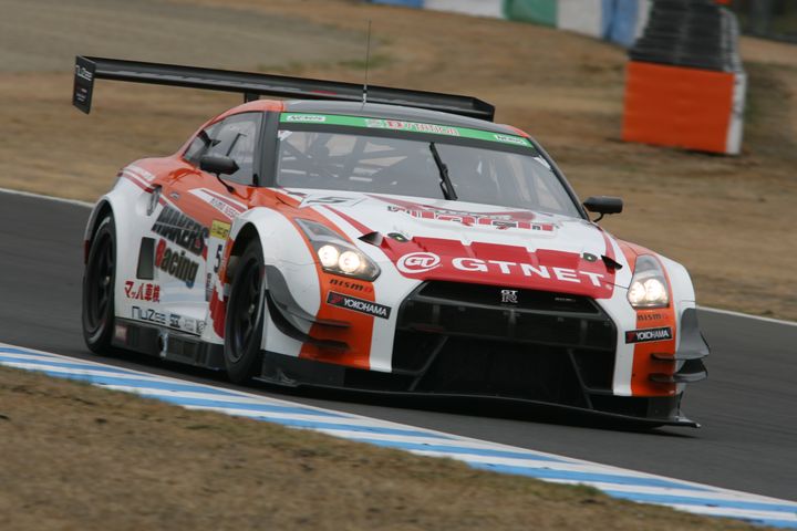 総合＆ST-Xクラスポールポジションは藤波清斗／星野一樹／白井剛／青木孝行組（Mach MAKERS GTNET GT-R）