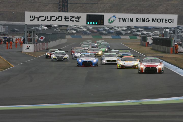 5時間の耐久レースが幕を開けた（グループ1のスタートシーン）