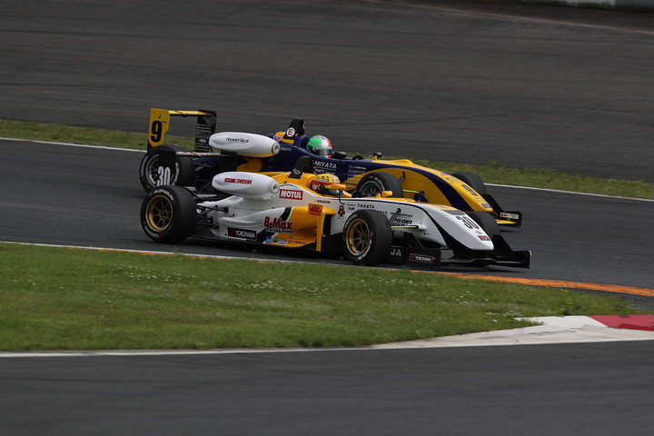 ドラゴンとアレックス・ヤンのバトル