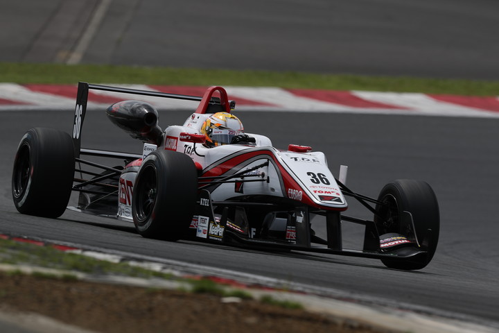 予選3位は山下健太（ZENT TOM'S F312）