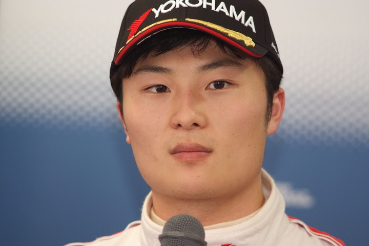 決勝記者会見: 優勝した山下健太（TEAM TOM'S）