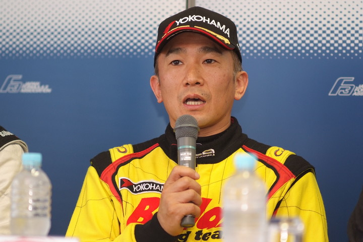 決勝記者会見: Nクラス決勝2位のDRAGON（B-Max Racing team）